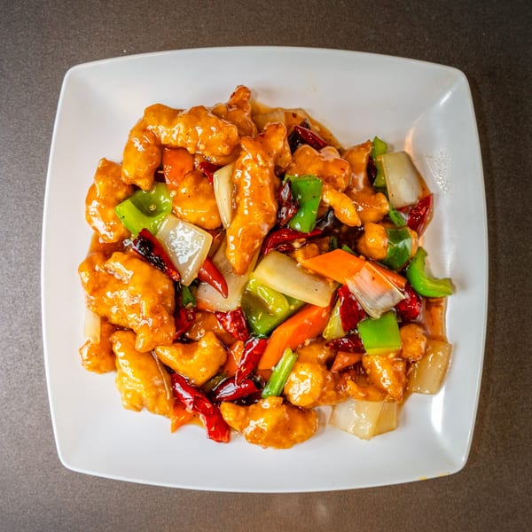 Yen Ching Express Kung Pao Chicken, with chicken, peppers, onions, and carrots in a rich sauce.